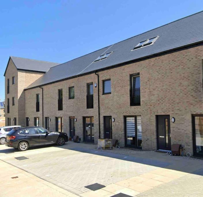 Modern 3 Bed Villa With Free Parking And Garden Close To City Center And Edinburgh Airport Esterno foto